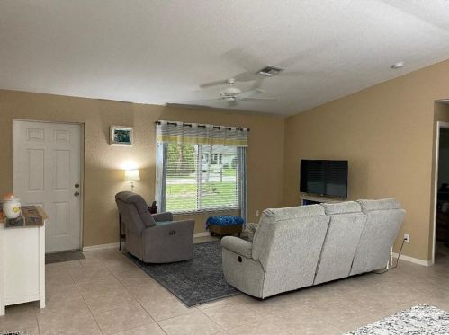 416 34th St, Cape Coral, FL 33914-7821