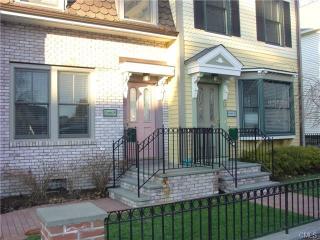 21 Dolsen Pl, Stamford CT  06901-1106 exterior