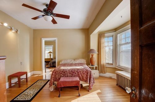 2540 Lk Dr, Milwaukee WI 53211-3808 exterior