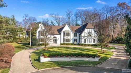 786 Hemlock Ct, Franklin Lakes, NJ 07417-2246