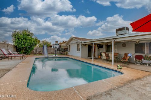 7725 Clayton Dr, Phoenix, AZ 85033-2438