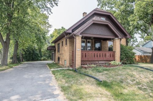 1515 Calhoun Rd, Waukesha, WI 53151-1378
