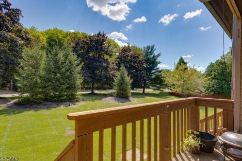 61 Woodland Dr, West Paterson NJ  07424-3707 exterior