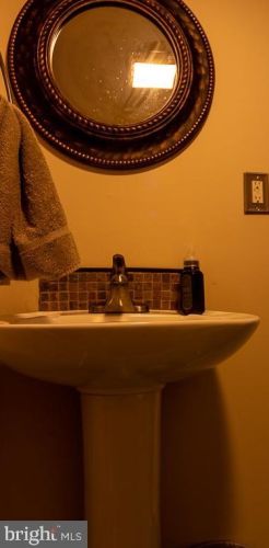 2927 Derry St, Harrisburg PA 17111-1644 exterior