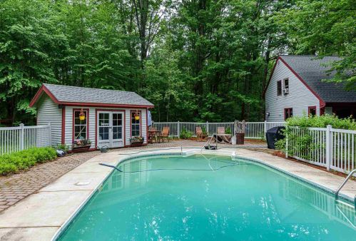 42 Watson Rd, Dover NH  03820-5801 exterior