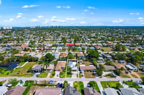 769 101 Ave, Naples FL 34108-3205 exterior