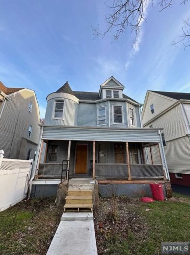 38 Sanford St, East Orange, NJ 07018-1927