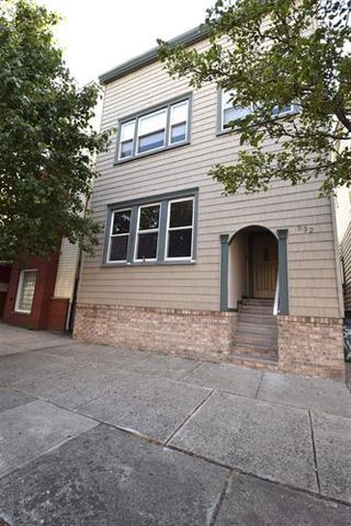 532 Avenue A, Bayonne, NJ 07002-1627