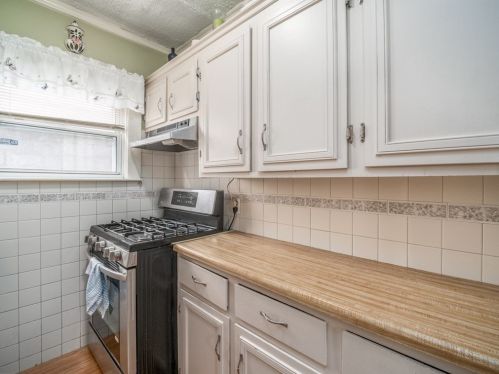 122 Clark St, New Bedford MA 02740-7023 exterior