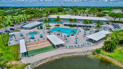 260 Saxony F, Delray Beach FL  33446-1838 exterior