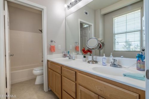 1117 Walnut Grove Ln, Simi Valley CA  93065-3394 exterior