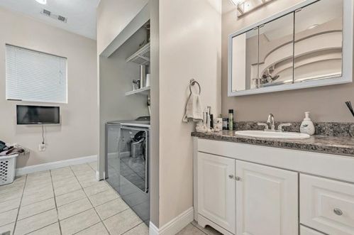 10 Chamber Plz, North Charleroi PA  15022-1601 exterior