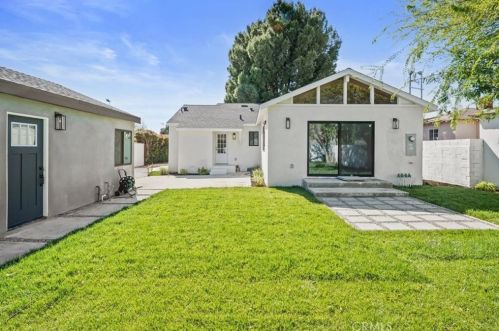 8042 Irvine Ave, North Hollywood CA  91605-1646 exterior