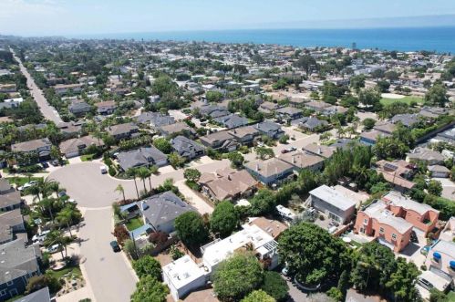 273 Hillcrest Dr, Encinitas CA 92024-1562 exterior