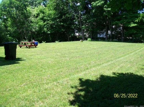 20 Mclaughlin Ter, Derby CT 06418-2126 exterior