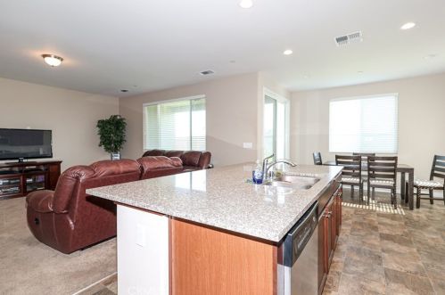 1381 Tevin Way, Madera CA  93637-6508 exterior