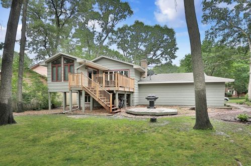 24 Oak Leaf Ln, Lino Lakes, MN 55014-4702