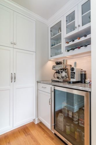 27 Appleby Rd, Wellesley MA 02482-6918 exterior