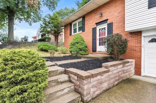 427 Sandy Dr, Glenshaw, PA 15116-1835