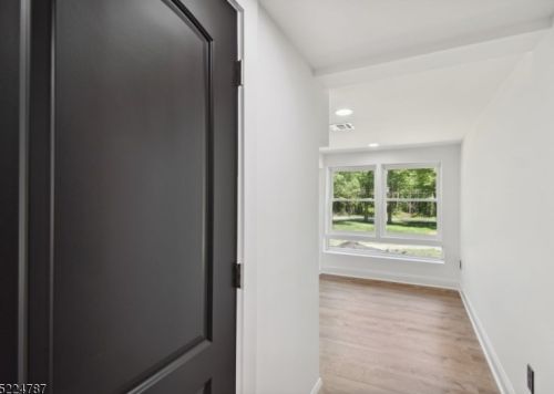 65 Old Stirling Rd, Warren NJ 07059-5810 exterior