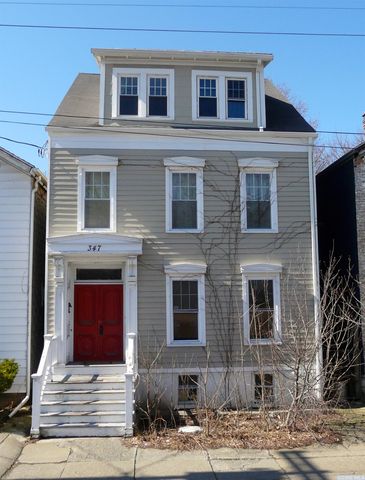 347 State St, Hudson, NY 12534-1909