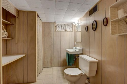 7119 Lakefield Dr, Milwaukee WI  53219-4025 exterior