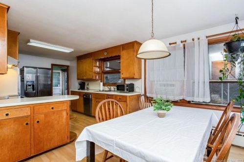 691 Millbrook Rd, Middletown CT  06457-5523 exterior