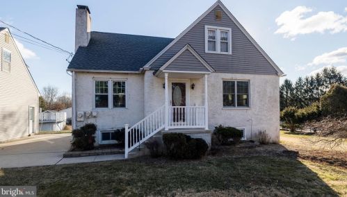 909 Sycamore Dr, Lansdale, PA 19446-1721