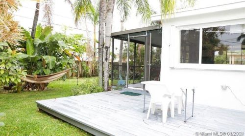 325 3rd Pl, Dania Beach FL  33004-4701 exterior