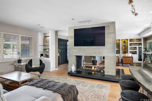 1727 Tradewinds Ln, Newport Beach CA  92660-4313 exterior