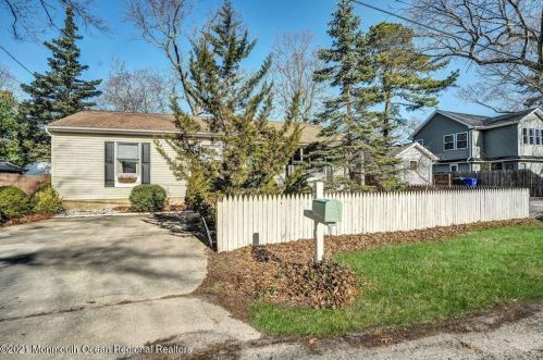 26 Homestead Dr, Bricktown, NJ 08723-7445
