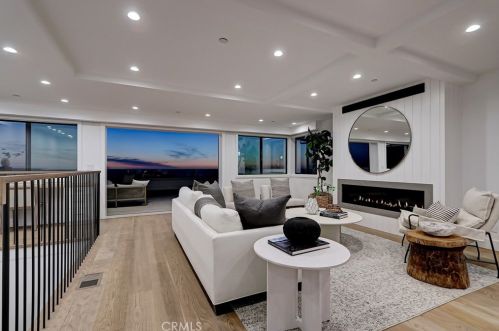 413 Bayview Dr, Manhattan Beach CA  90266-5717 exterior
