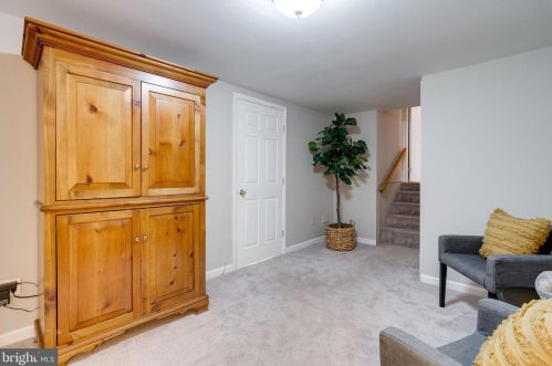 6614 Huntsman Blvd, Springfield VA 22152-2621 exterior