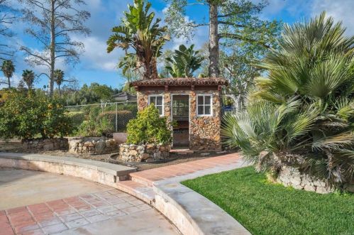 1129 Sugarbush Dr, Vista CA  92084-6605 exterior