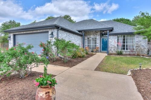 201 Rio Vista Dr, Georgetown TX  78626-4527 exterior