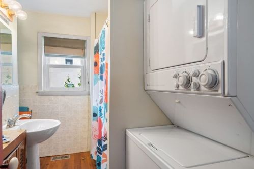 22 Stetson St, Whitman MA 02382-2439 exterior