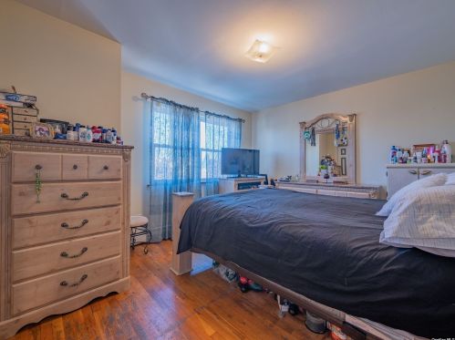 9 Old Broadway, New Hyde Park NY  11040-5012 exterior