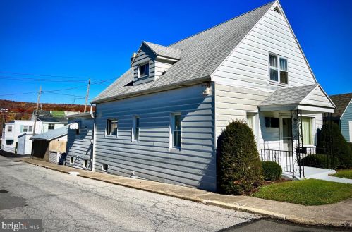 2139 Walnut St, Ashland, PA 17921-1613