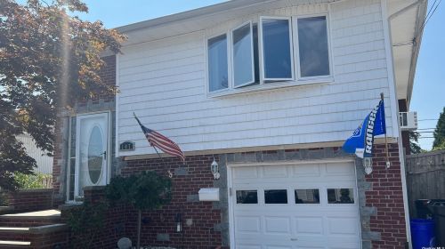 147 Verona Pkwy, North Lindenhurst, NY 11757-6122