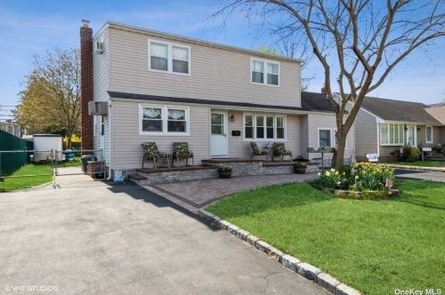 1038 Barrie Ave, North Wantagh, NY 11793-1704