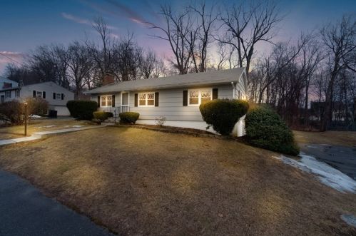 9 Shary Ln, Auburn, MA 01501-3316