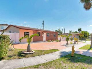 12821 25th Ter, Miami, FL 33175-1809