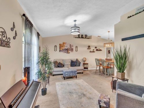 1689 Harp Ln, Fort Pierce, FL 34983-3712
