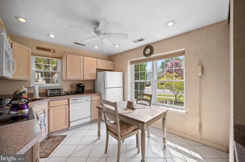 36 Kelly Dr, West Deptford, NJ 08096-6712