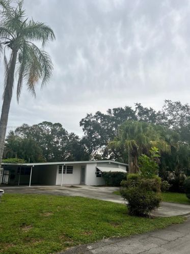 2106 79th Ct, Vero Beach FL  32966-1365 exterior