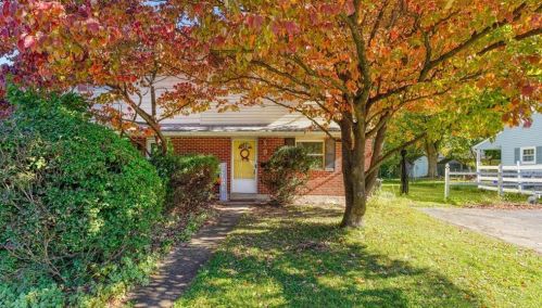 97 Faith Dr, Catasauqua, PA 18032-1343