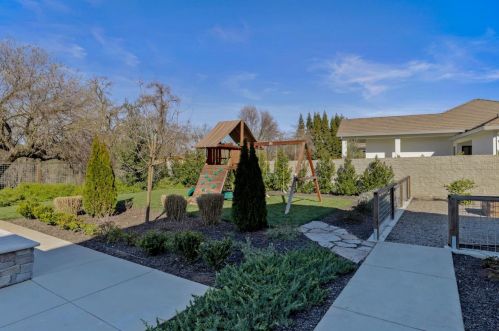 10817 Goldsborough Cir, Valley Home CA 95361-7649 exterior