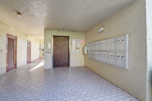27 Abbey Ln, Delray Beach, FL 33446-1701