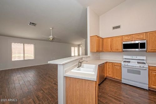 514 Desert Ave, Gilbert, AZ 85233-2023