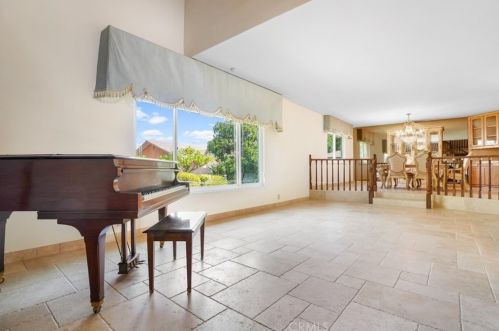 8411 Ives St, Paramount CA 90723-4441 exterior